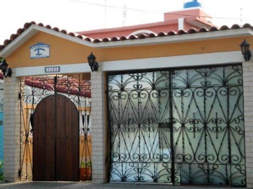 'Entrada principal' Casas particulares are an alternative to hotels in Cuba.